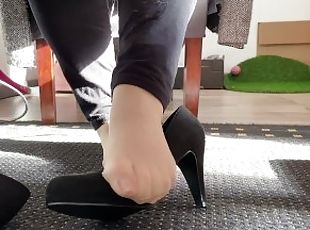 Candid Asian Shoeplay Feet Dangling Nylons