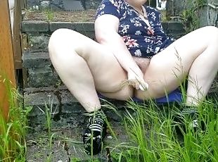 Granny wife squirts outdoors